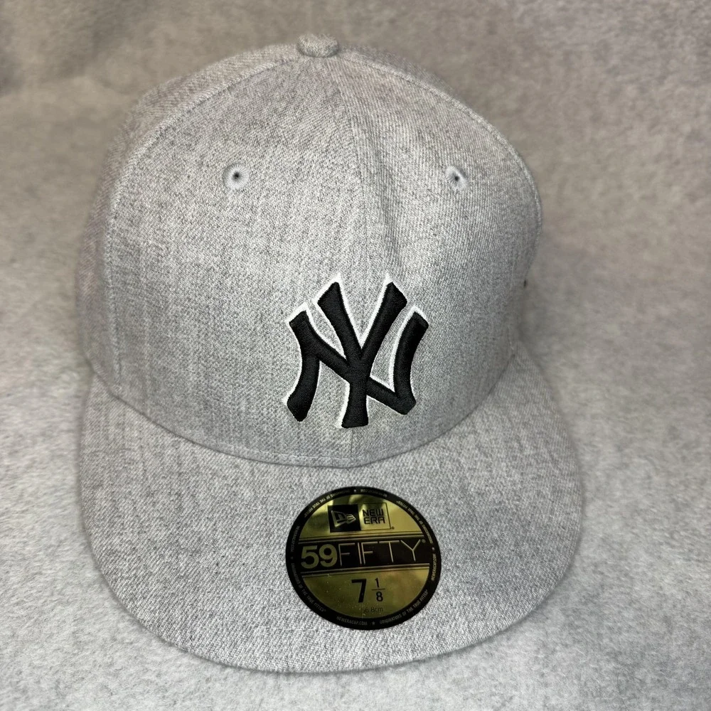New York Yankees Hat Cap Fitted‎ Mens 7 1/8 Gray Black MLB Baseball New Era